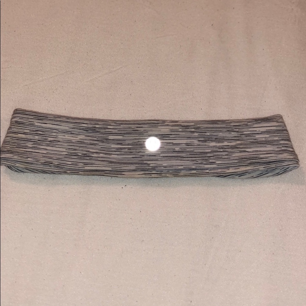 Lululemon Fly Away Tamer Headband